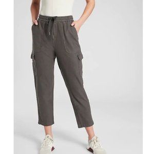 Athleta Fallon Cargo Crop pant size 6
